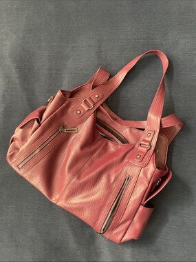 Stylish Shoulder Tote with Zip Pocket Accents